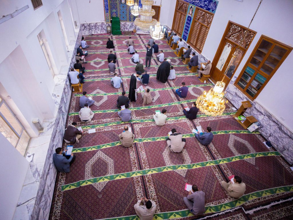 Vista aérea de los fieles en la Mezquita Al-Jadra
