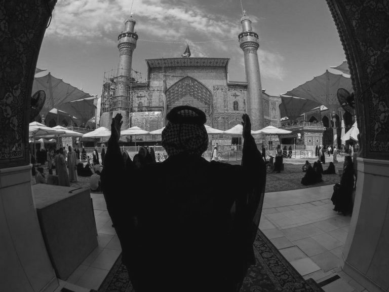 Representación del milagro del Imam Alí frente a Marra ibn Qeis